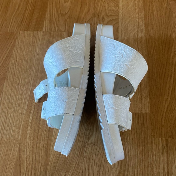 Louis Vuitton Mirabeau line slide sandals - Picture 4 of 17